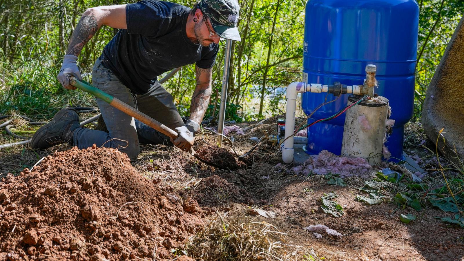 Residents Organize to Secure Basic Needs After Hurricane and Water Outage